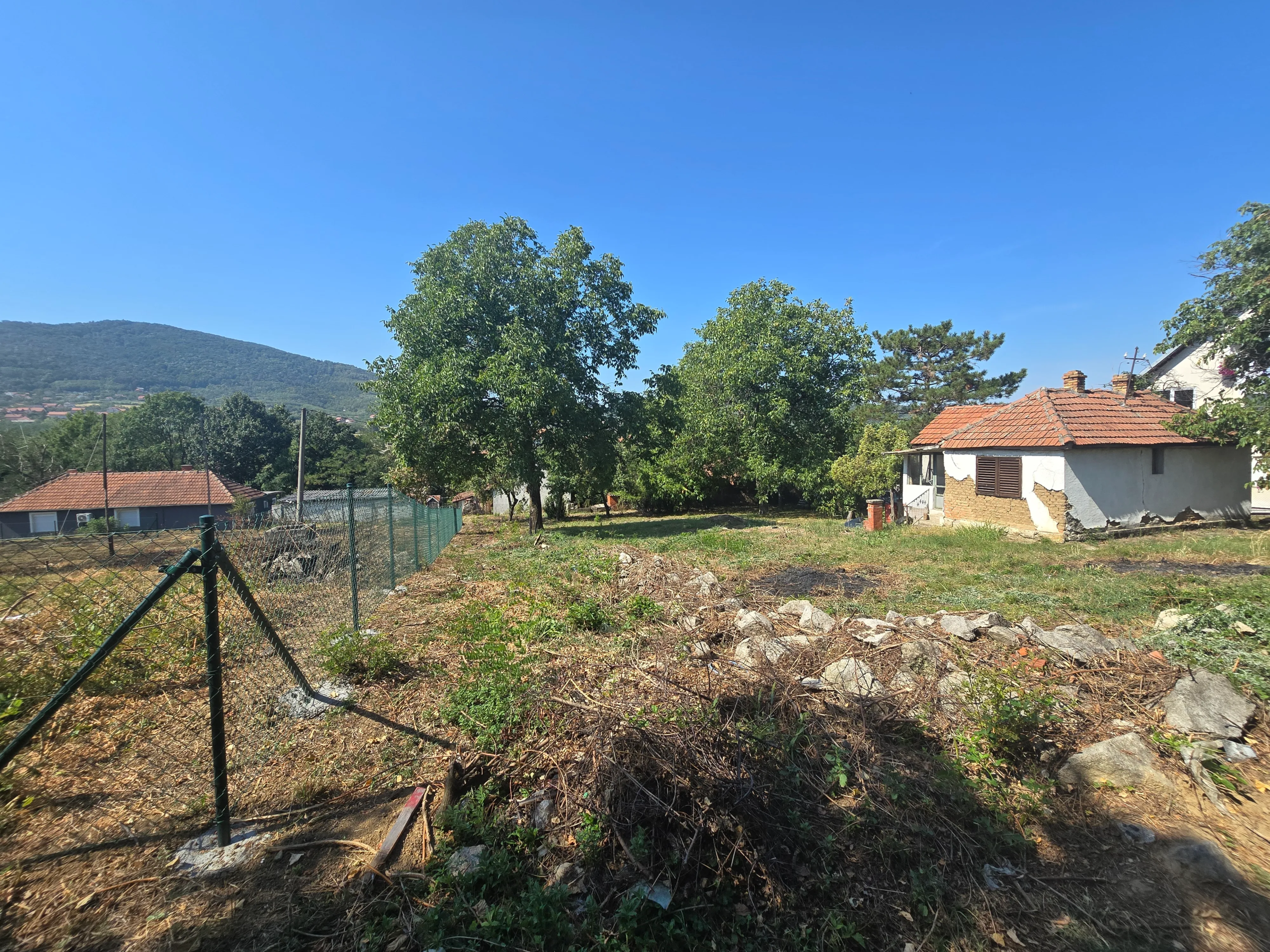 Na prodaju plac u Aranđelovcu u blizini naselja Bekatown. Plac površine 4.6 ari pogodan za manju kucu
