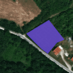 Poljoprivredno zemljište u Orašcu površine 18 ari, voćnjak 2. klase koji se nalazi uz put, dužinom od 50m, 50-ak stabala šljive, put preko Preseke