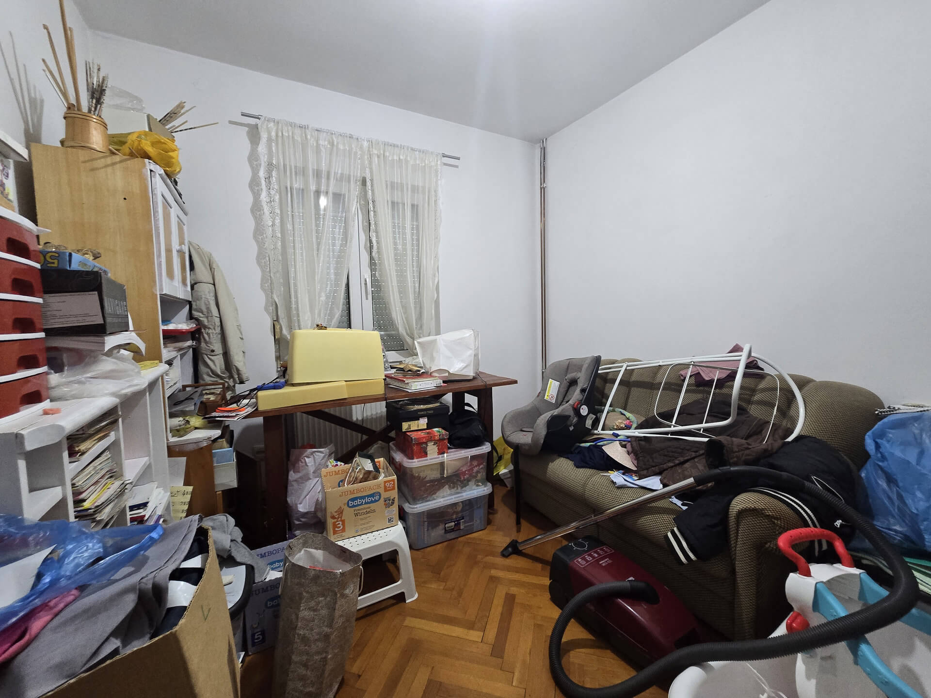 Soba u prizemlju, trenutno služi kao ostava