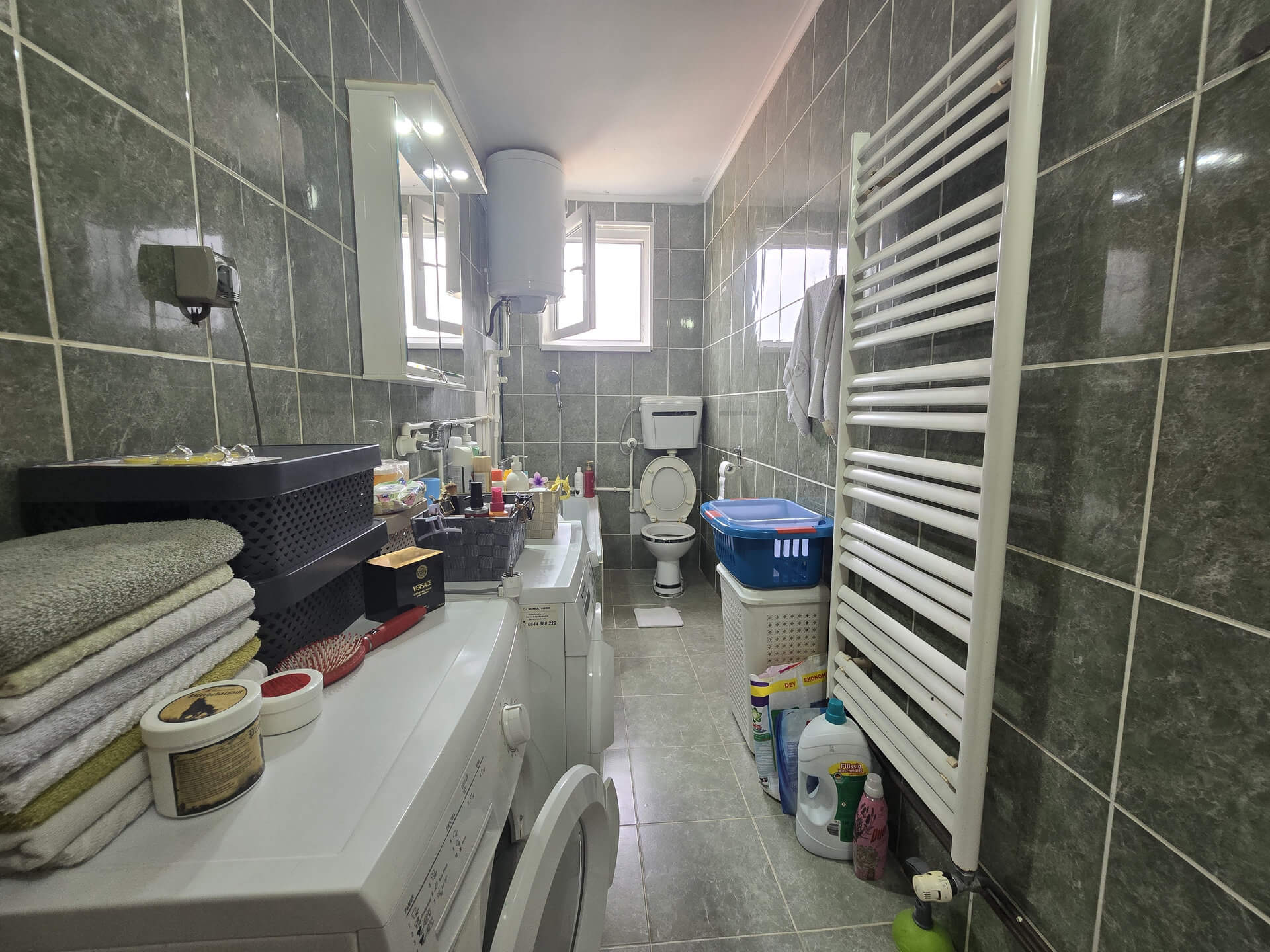 Kupatilo, renovirano, zelene pločice