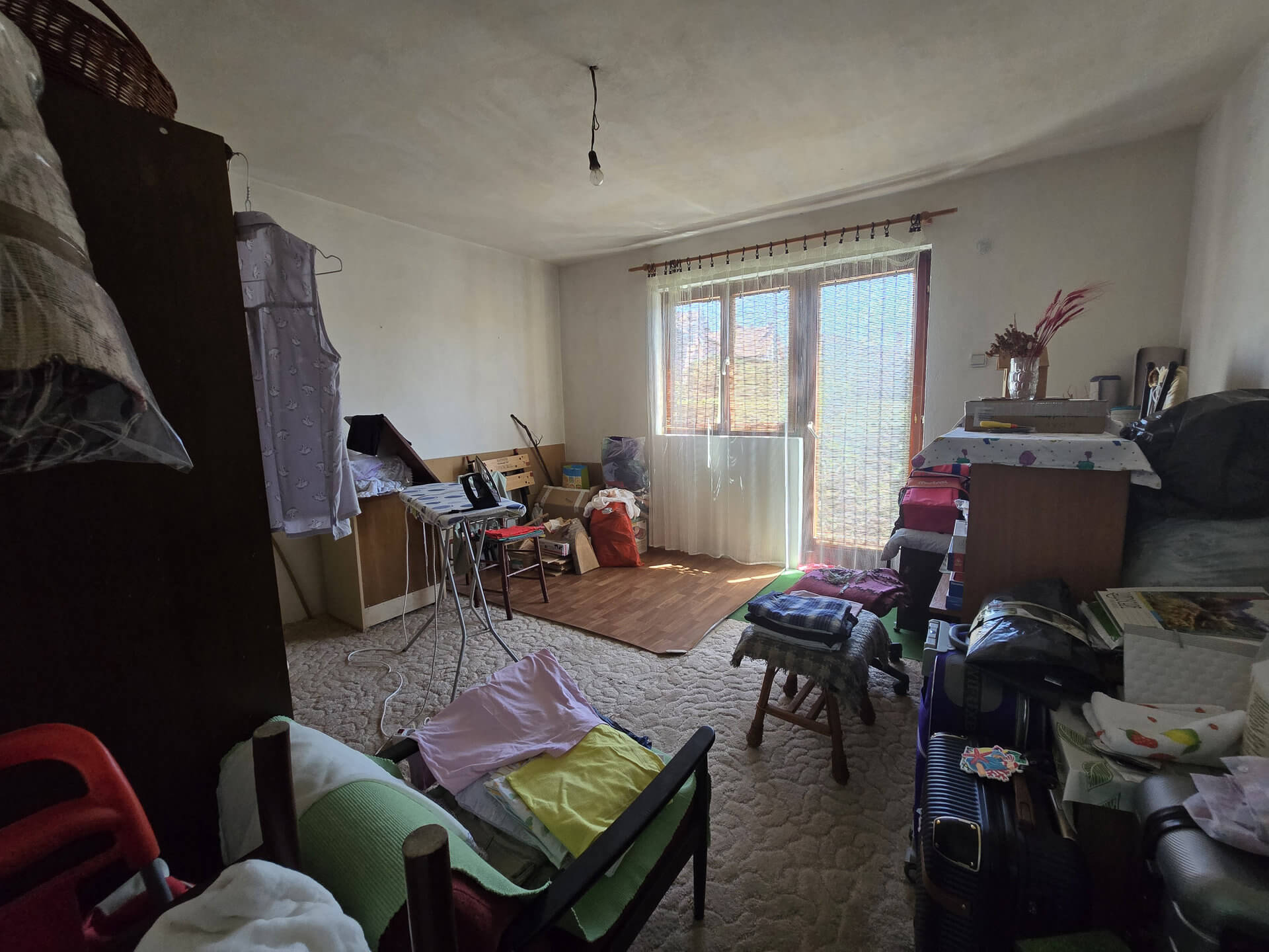 Spavaća soba koja služi kao ostava