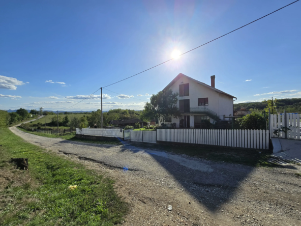 Selo Garaši kod Aranđelovca, Garaško jezero, bazen na Garašima...