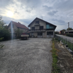 Kuća sa kamenorezačkom radionicom u prizemlju