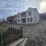 Domaćistvo sa hladnjačom, proizvodnja rakije, 1400m2 stambenog i poslovnog prostora