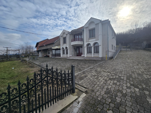 Domaćistvo sa hladnjačom, proizvodnja rakije, 1400m2 stambenog i poslovnog prostora